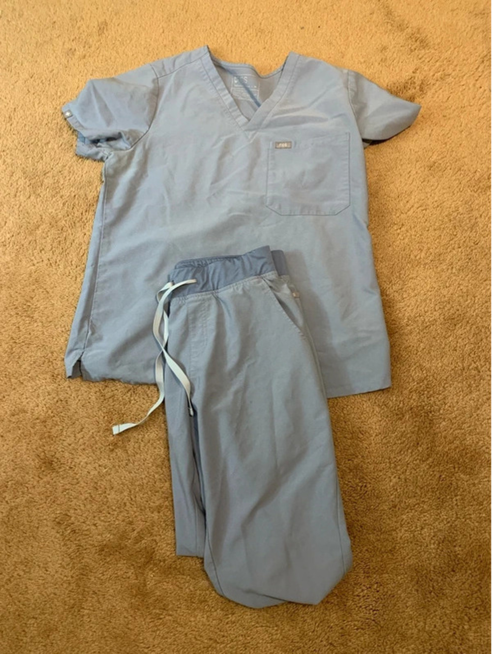 Figs scrub set medium top/ medium petite jogger bottoms